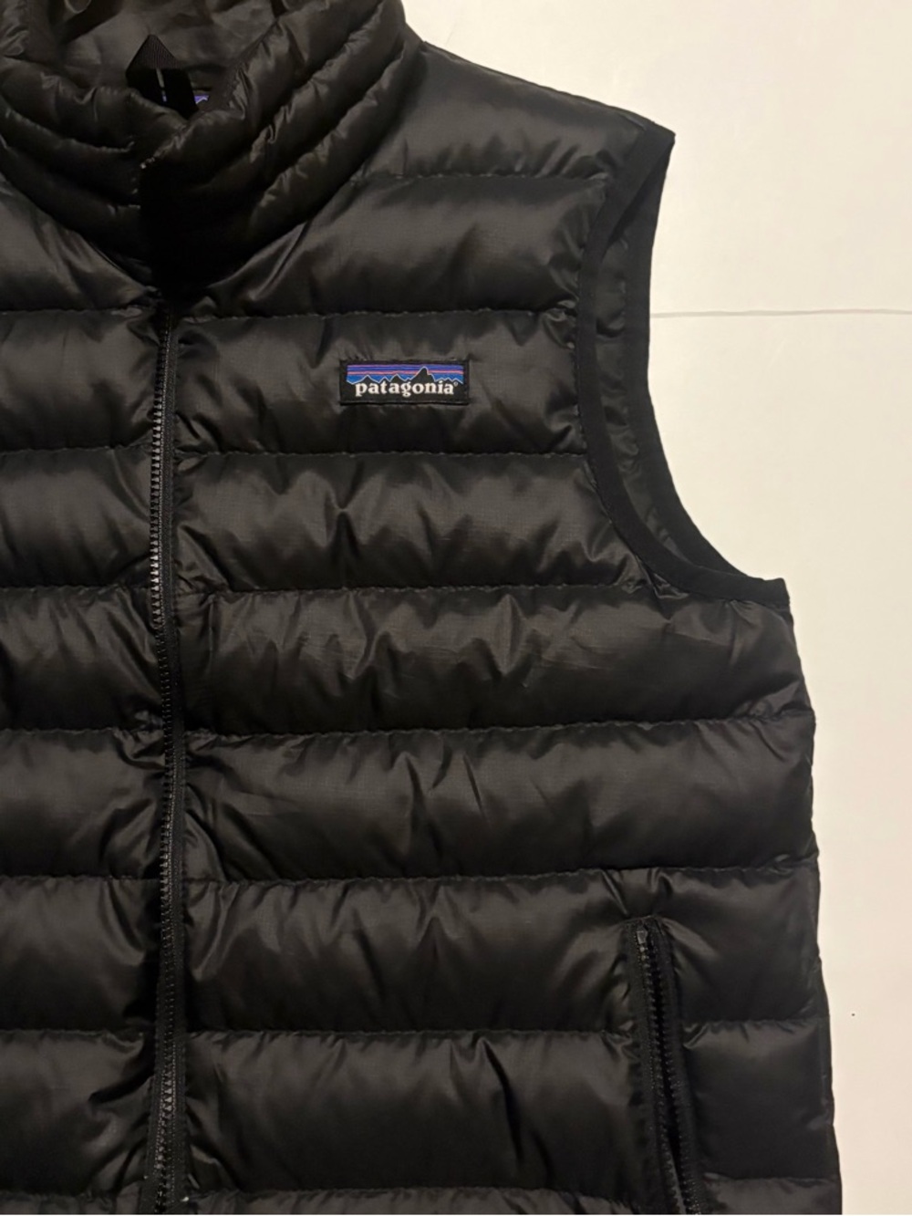 Youth Patagonia Black Down Sleeveless Puffer Vest - Picture 2 of 8